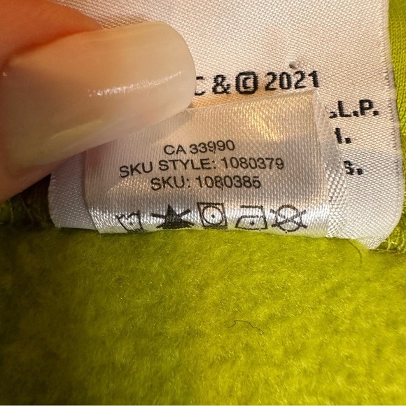 Dr. Seuss Grinch hooded blanket - Picture 6 of 12